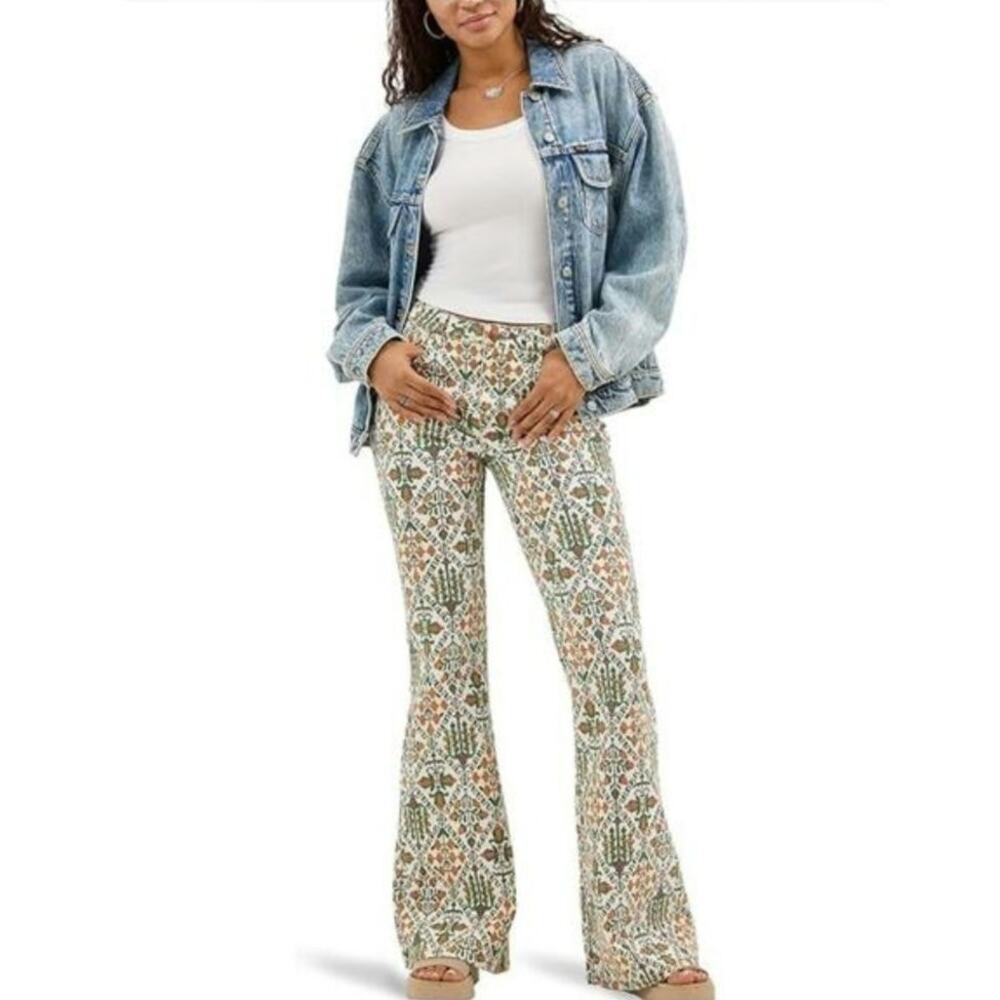Wrangler Womens High Rise Fierce Flare Jeans Floral Cross-Stitch Print 4x32 NWT
